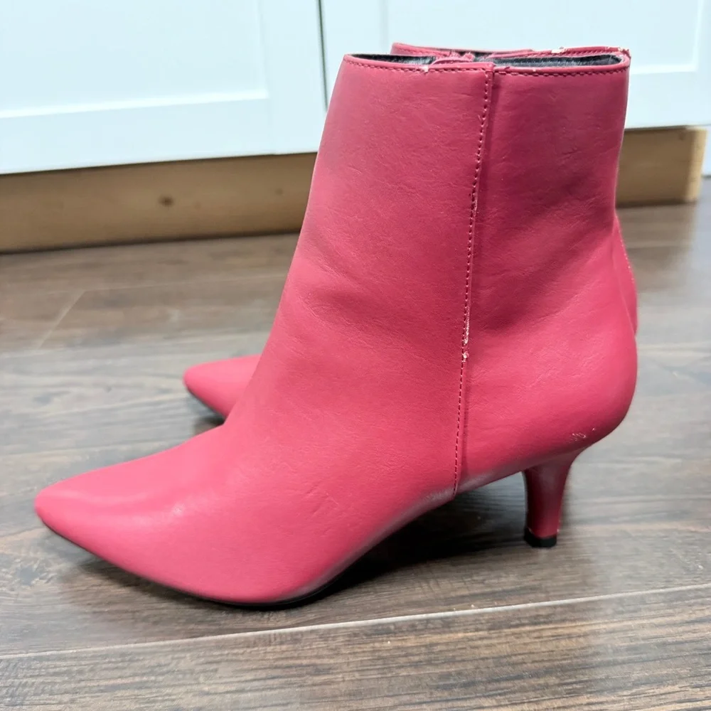 RAMPAGE RED MEDIUM HEEL BOOTIE SIDE ZIPPER.    MINOR SCUFFS SEE PHOTOS - Picture 6 of 10